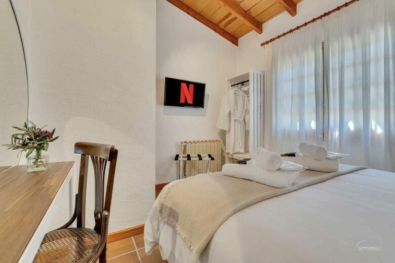 Superb Villa Stunning Gardens Pool And Jacuzzi By Villa Enri