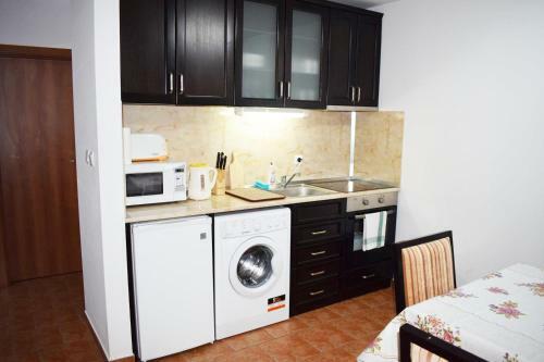 Private Apartment In Prespa