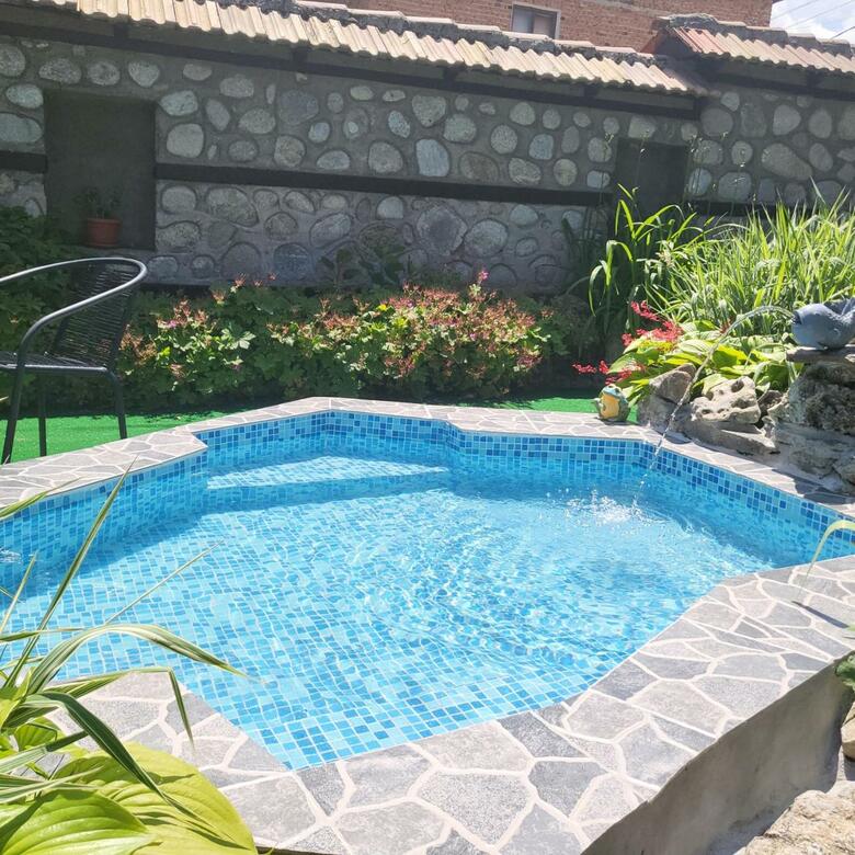 Hostal Boina House