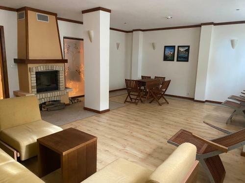 One Bedroom Apartment In Gated Complex