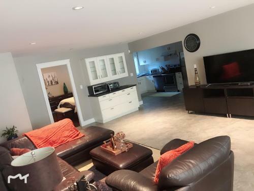 Contemporary Suite In Burnaby