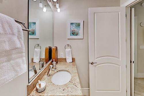 Turquoise Place #2205c
