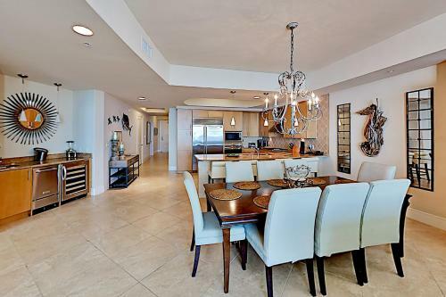 Turquoise Place #2205c