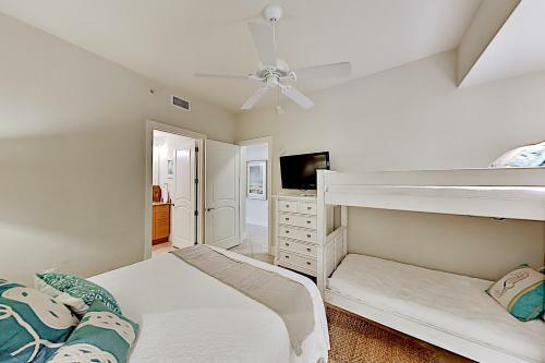 Turquoise Place #2205c