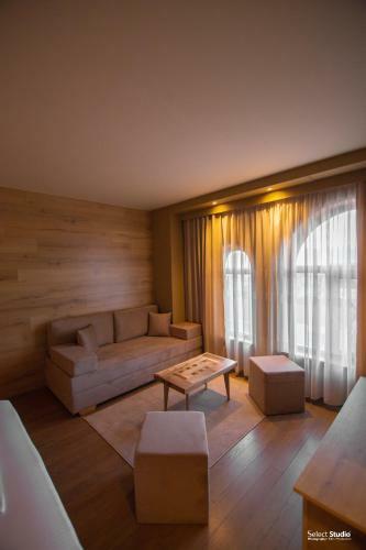 Sahati Hotel & Restaurant