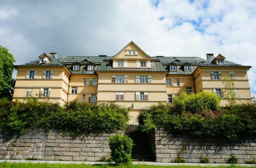 Arnie Apartman