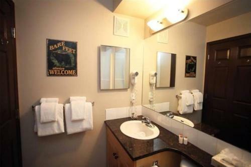 Delightful Chalet 2bd 2ba Pool Hot Tub Bbq Private Entry Park Pass