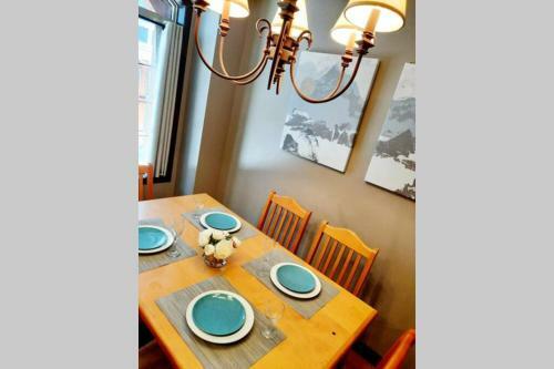 Delightful Chalet 2bd 2ba Pool Hot Tub Bbq Private Entry Park Pass