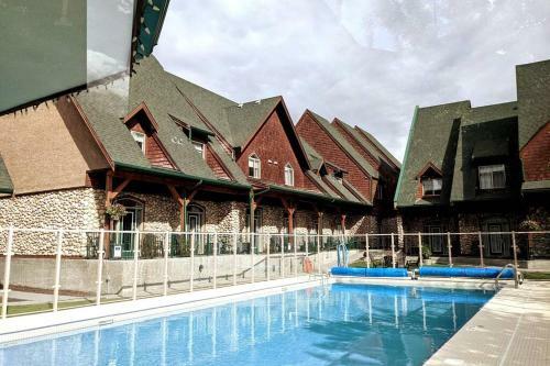 Delightful Chalet 2bd 2ba Pool Hot Tub Bbq Private Entry Park Pass
