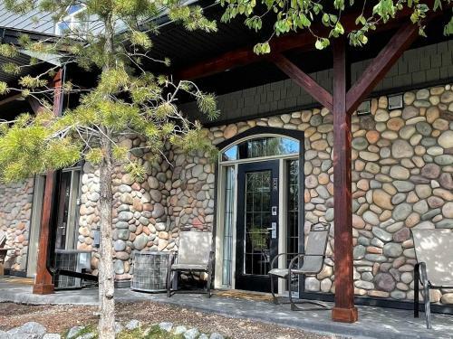 Upscale Chalet, Mystic Springs, Mountain Views, Pets Welcome