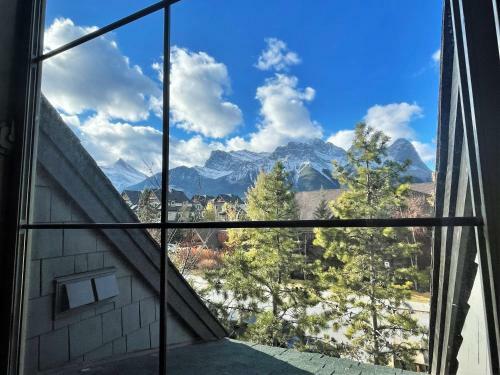 Upscale Chalet, Mystic Springs, Mountain Views, Pets Welcome