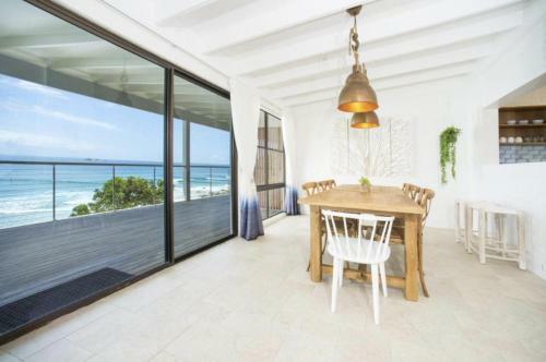 Jane's On Wategos Villa 1, 37 Marine Parade - 3 Bed Villa
