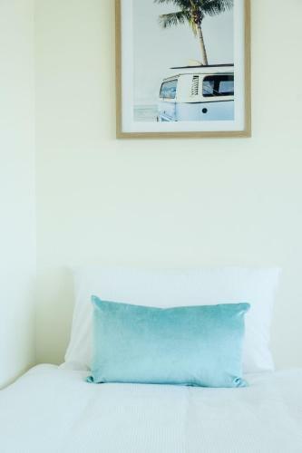 New Listing Retro Beach Style Apartment With Ocean Views