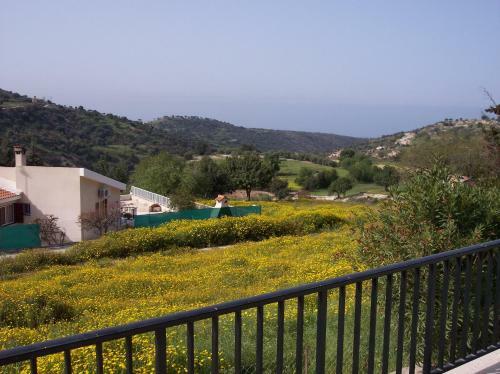 Bungalow With 2 Double Bedrooms In The Hills .