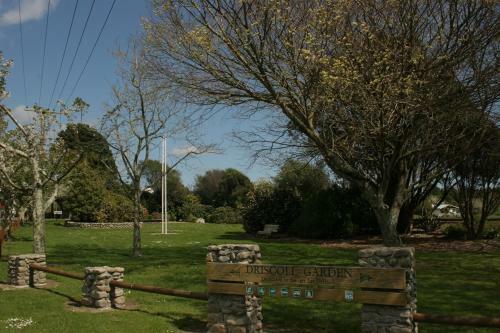 Manakau Hotel