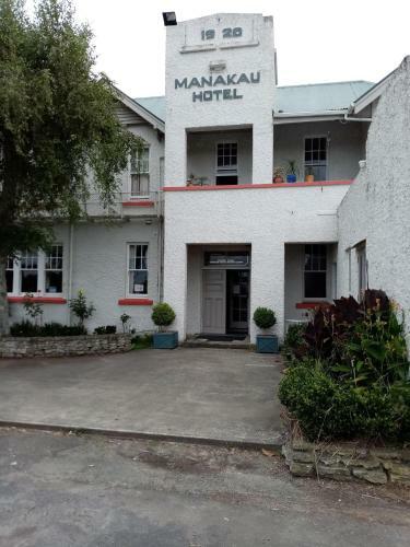 Manakau Hotel