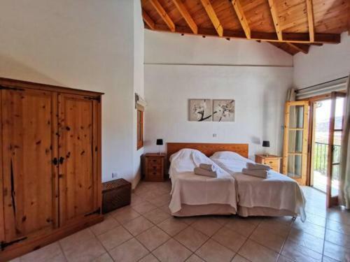 Unique Stonehouse Traditional Villa In Ayia Anna