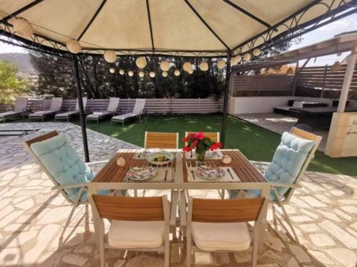 Unique Stonehouse Traditional Villa In Ayia Anna