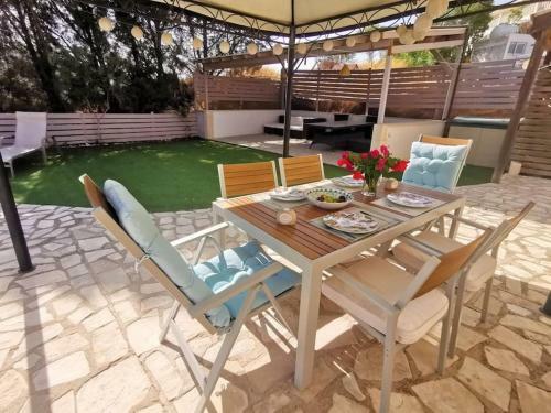 Unique Stonehouse Traditional Villa In Ayia Anna