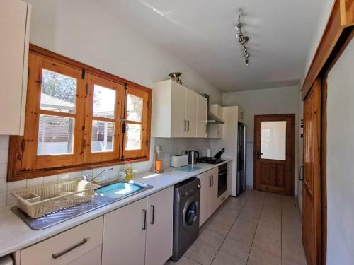 Unique Stonehouse Traditional Villa In Ayia Anna