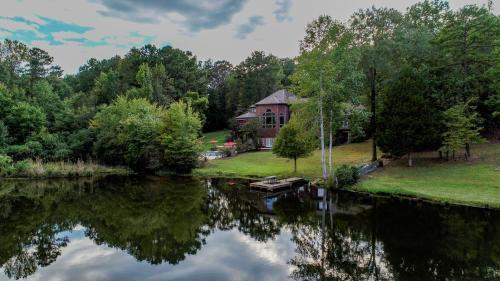 Bama Lakeside Retreat