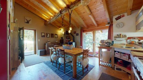 Authentic Chalet Full Of Charm, 5min. From Anz�re