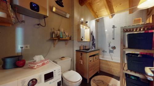 Authentic Chalet Full Of Charm, 5min. From Anz�re