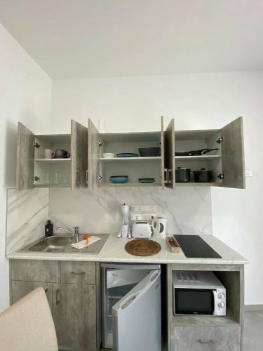 Apartamento Ellenapa Apts & Studios