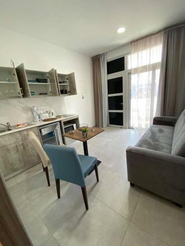 Apartamento Ellenapa Apts & Studios