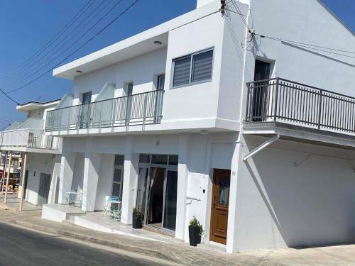 Apartamento Ellenapa Apts & Studios
