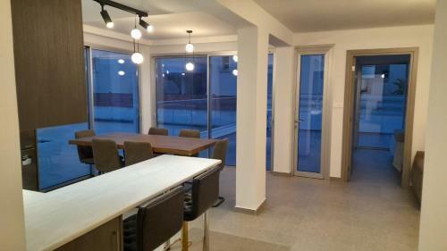 Sky Apartment On The Pool