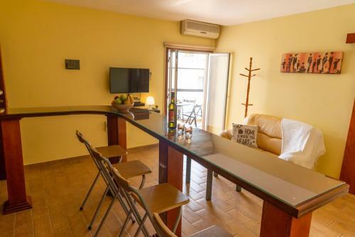 Gold Feathers Apartment