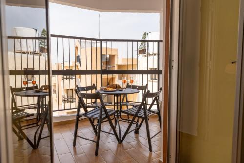 Gold Feathers Apartment