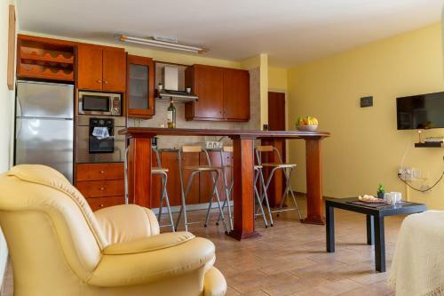 Gold Feathers Apartment