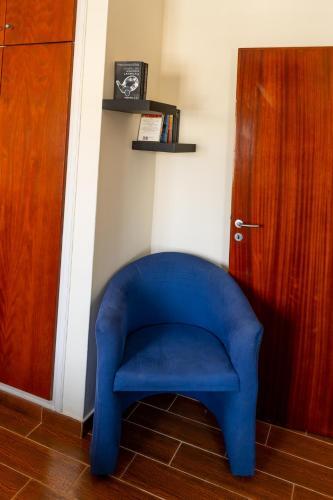 Gold Feathers Apartment