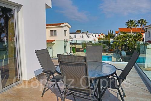 Gr8padz Villa Martha