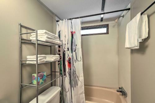 Pet-friendly Wedowee Cabin - Shared Boat Dock