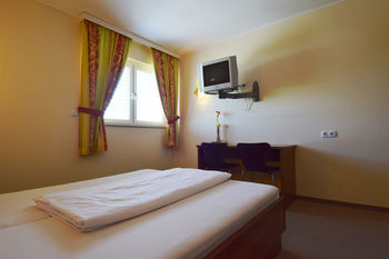 Checkin Hotel