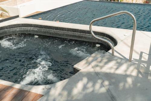 Hive Cancun By G Hotels
