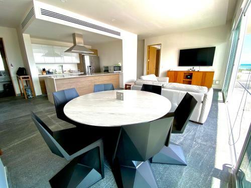 Apartamento Ocean View Condo - Beach, Pool & Jacuzzi!
