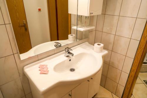 Apartments Crvena Jabuka 1