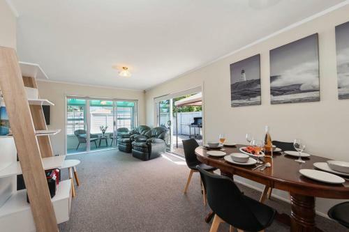 Casa Nostra - Mount Maunganui Holiday Home