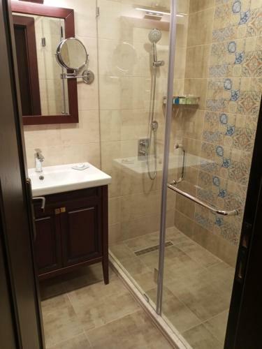 Macara Sheki City Hotel