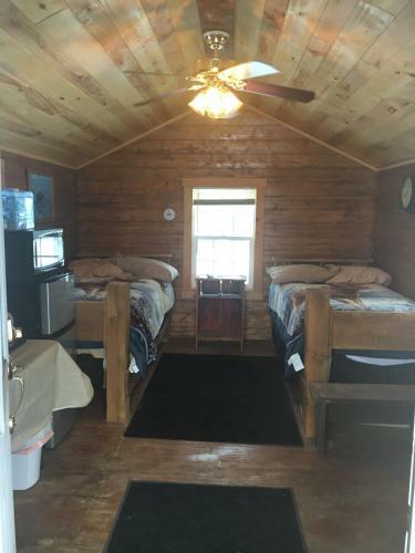Hostal Alaska Log Cabins On The Pond