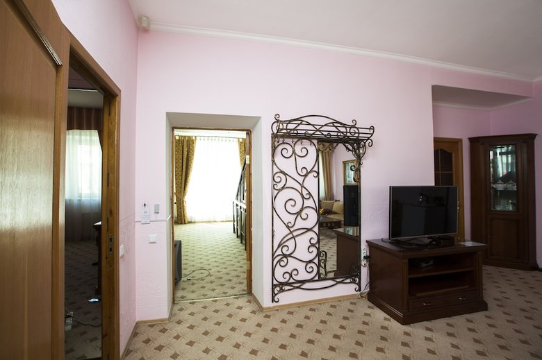 Business Hotel