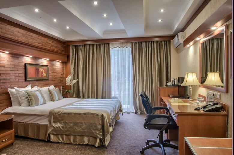 Uyut Hotel