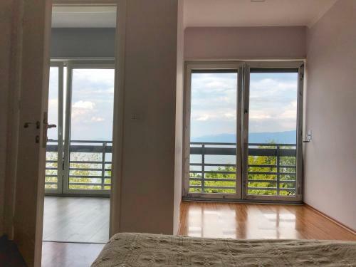 Llakmani Apartment
