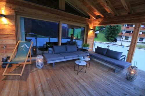 Mountain Chalet R