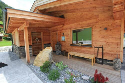 Mountain Chalet R