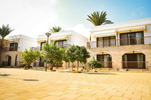 Hostal Golden Palms Guest House & Cafe
